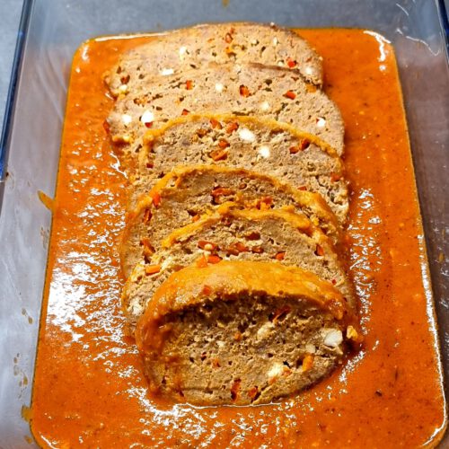 Paprika Feta Hackbraten aus dem Backofen mit Tomatensauce – Max Kitchen